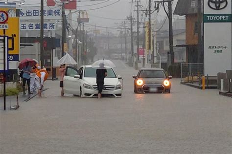 Typhoon Shanshan makes landfall in Japan, leaving three dead .
